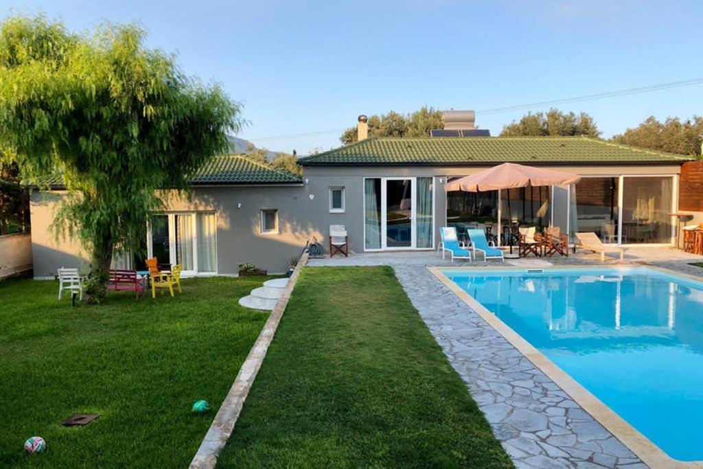 Villa Sunlit Pool House à Posidhonía Extérieur photo